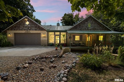 1522 Woodland Knolls Rd, Metamora, IL, 61548-8587 | Card Image