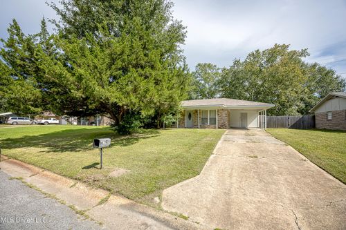 4213 Yosemite Dr, Ocean Springs, MS, 39564-5926 | Card Image