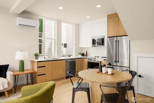 906 B 28th Ave S, Seattle, WA, 98144 | Card Image