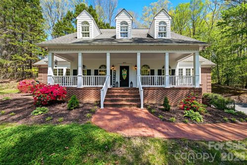 401 Stonecroft Dr Se, Lenoir, NC, 28645-4601 | Card Image