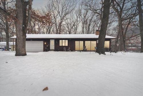 13907 Upton Rd, Bath, MI, 48808-9445 | Card Image