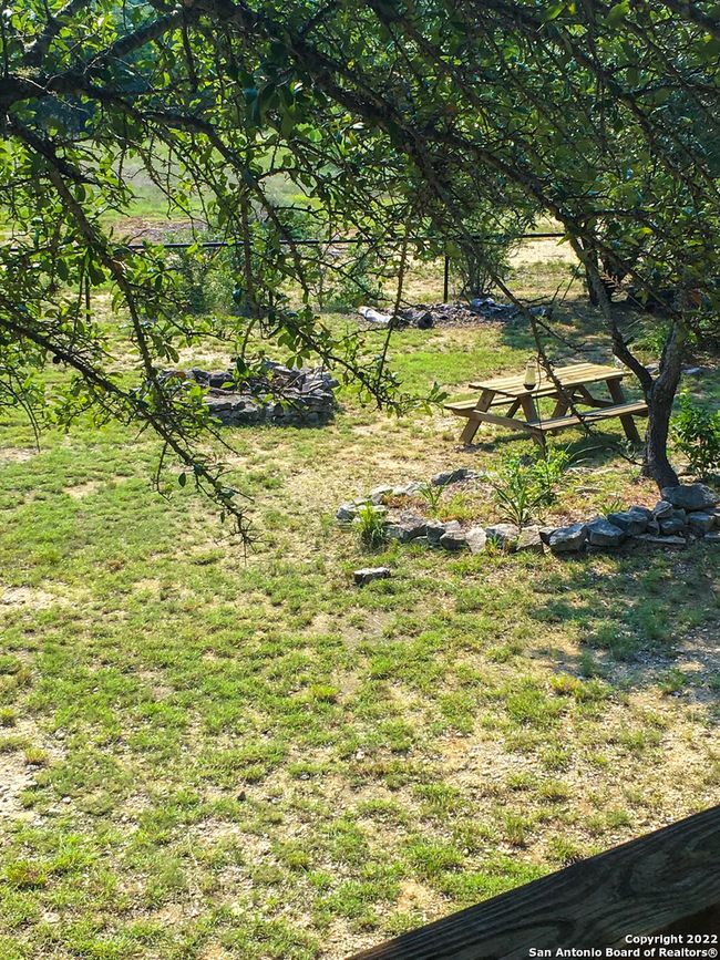 208 Scenic Mountain Dr, House other with 2 bedrooms, 3 bathrooms and null parking in Lakehills TX | Image 66