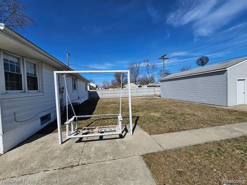 13621 Mulberry St, Southgate, MI, 48195-2444 | Card Image