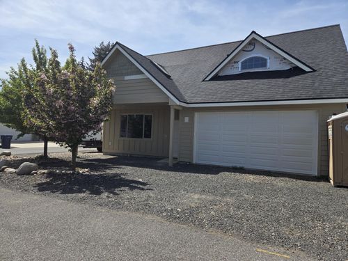 9715 E Main Ln, Spokane Valley, WA, 99206-6824 | Card Image