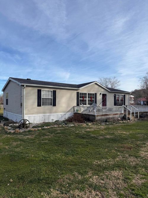 136 E Railroad St, Hustonville, KY, 40437-8396 | Card Image