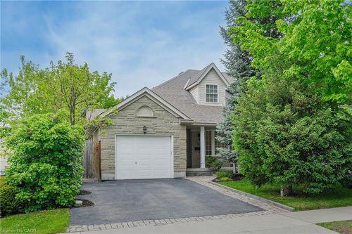 12 Euclid Ave, Waterloo, ON, N2L6L9 | Card Image