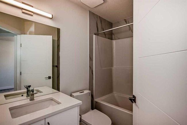 330 Sage Hill Cir Nw, Townhouse with 3 bedrooms, 2 bathrooms and 3 parking in Calgary AB | Image 7