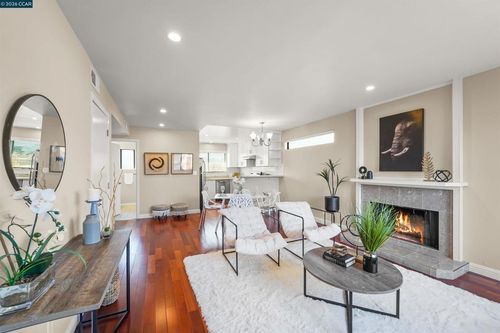 e-115 Hobart Ave, San Mateo, CA, 94402-2875 | Card Image