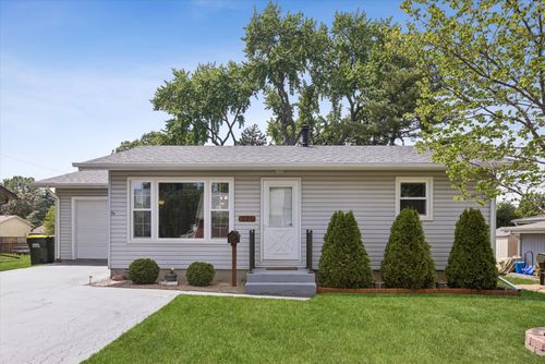 221 Koch Dr, Genoa, IL, 60135-1305 | Card Image