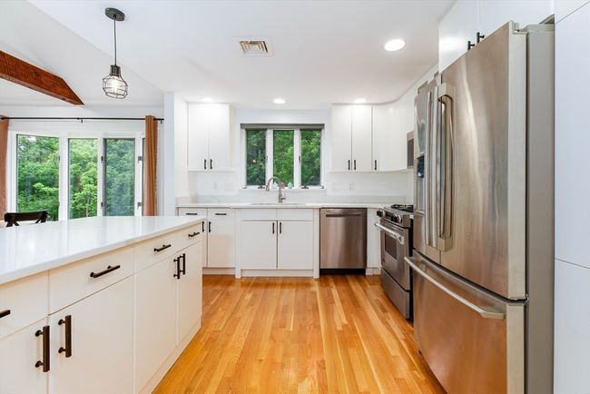 10 Longmeadow Ln, House other with 4 bedrooms, 2 bathrooms and 5 parking in Medway MA | Image 4