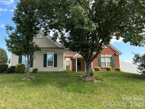 6826 Chieftain Dr, Charlotte, NC, 28216-5791 | Card Image