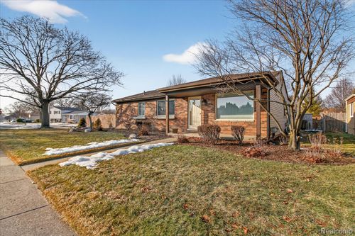 15715 Exeter Ct, Fraser, MI, 48026-2334 | Card Image