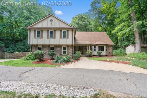 8115 Kiowa Trl, Pinckney, MI, 48169-9393 | Card Image