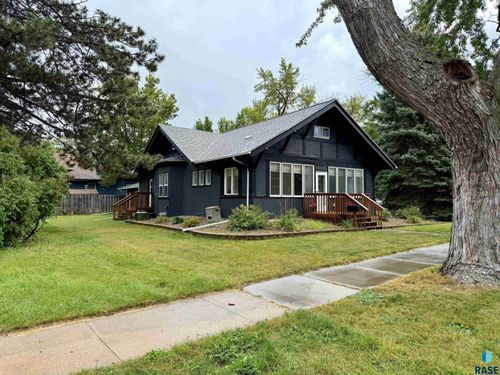 1028 Court Merrill, Mitchell, SD, 57301-4323 | Card Image