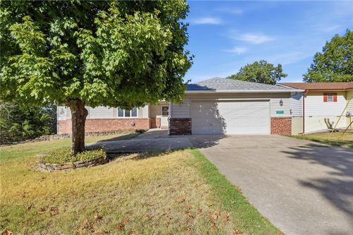 150 Holiday Island Dr, Holiday Island, AR, 72631-4818 | Card Image