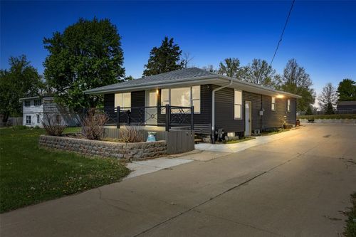 2630 Union Dr Sw, Cedar Rapids, IA, 52404-7328 | Card Image