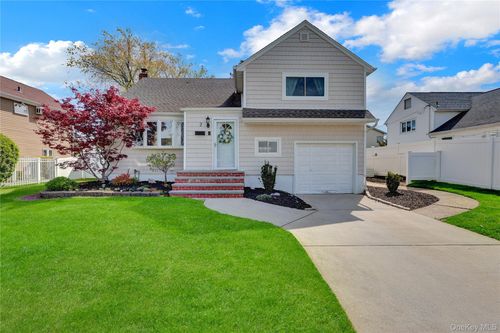 2 Oxford Ave, Massapequa, NY, 11758-2431 | Card Image