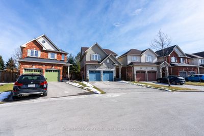 64 Connell Cres, House other with 3 bedrooms, 3 bathrooms and 6 parking in Hamilton ON | Image 2