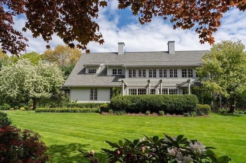 11 Clovelly Rd, Chestnut Hill, MA, 02467-1210 | Card Image