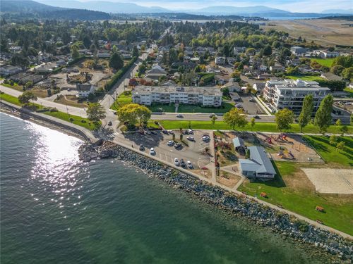 315-9560 Fifth St, Sidney, BC, V8L2W5 | Card Image