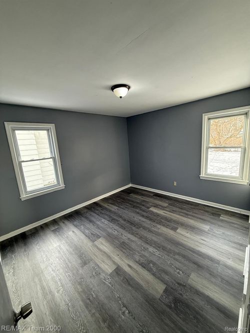 6739 Plainview Avenue, Detroit, MI, 48228 | Card Image