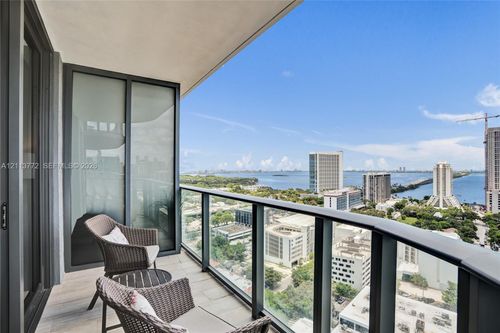 2305-121 Ne 34th St, Miami, FL, 33137-3881 | Card Image
