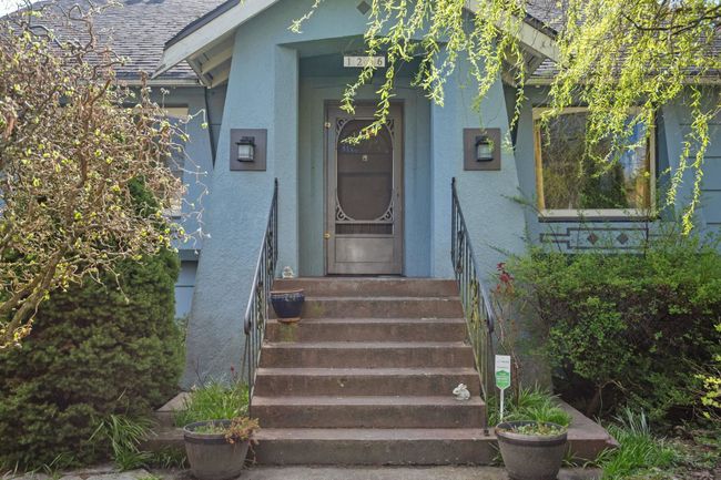 1216 Edinburgh St, House other with 5 bedrooms, 3 bathrooms and 2 parking in New Westminster BC | Image 40