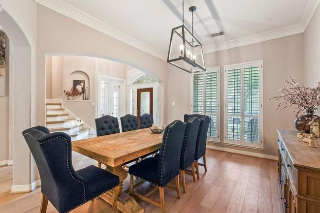 Dining area features large windows. | Image 20