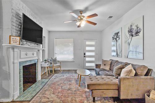 4040 Carolyn Rd, Fort Worth, TX, 76109-4549 | Card Image