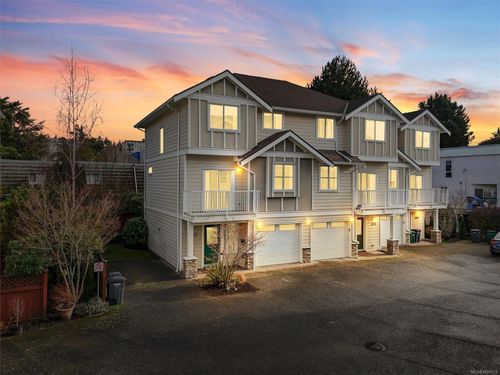 3273 Rutledge St, Victoria, BC, V8X1N6 | Card Image