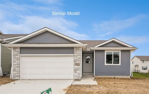 2100 White Oak Ln, Granger, IA, 50109-4749 | Card Image