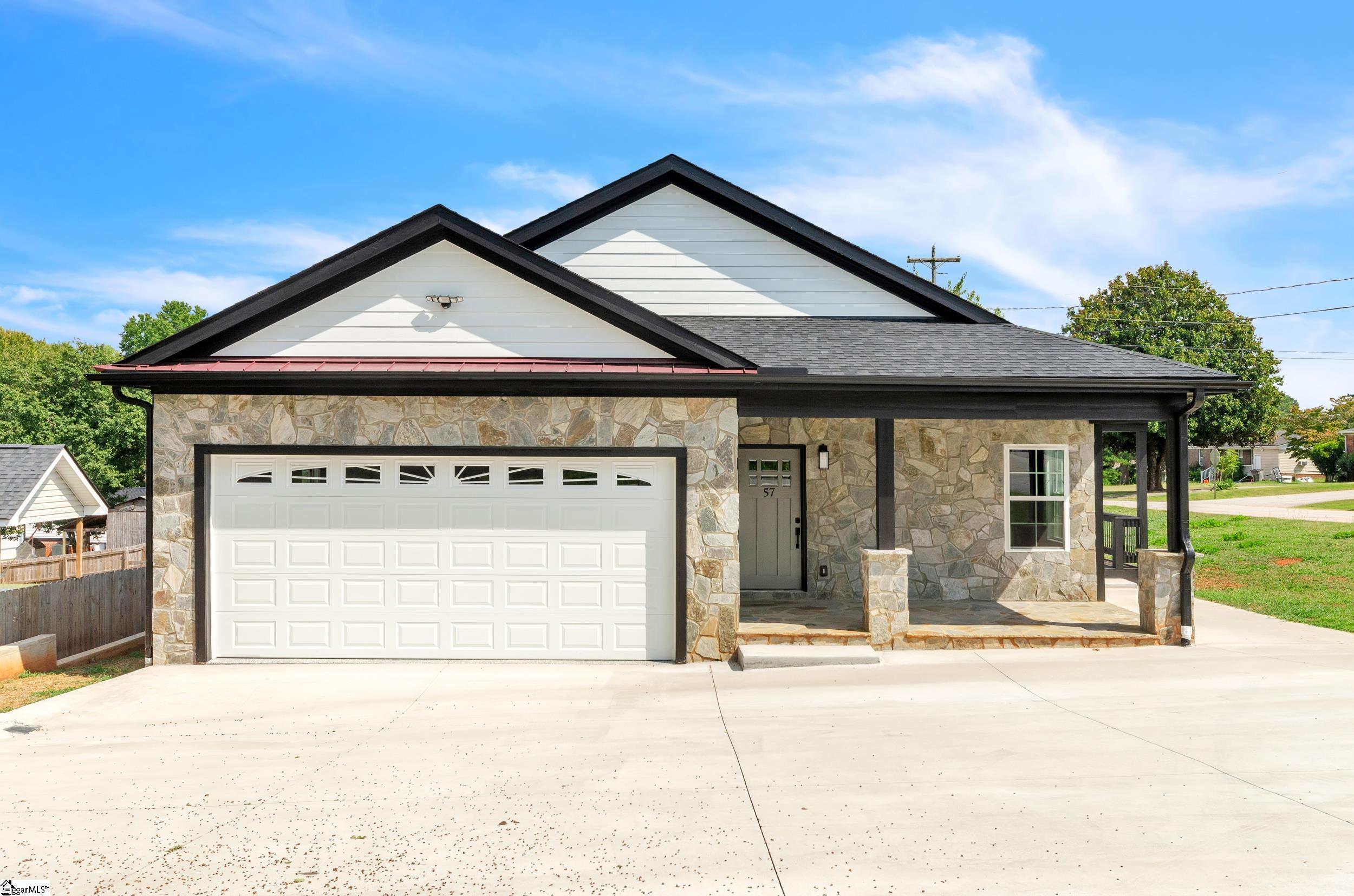 Pamela Dr, Greenville, SC 29611