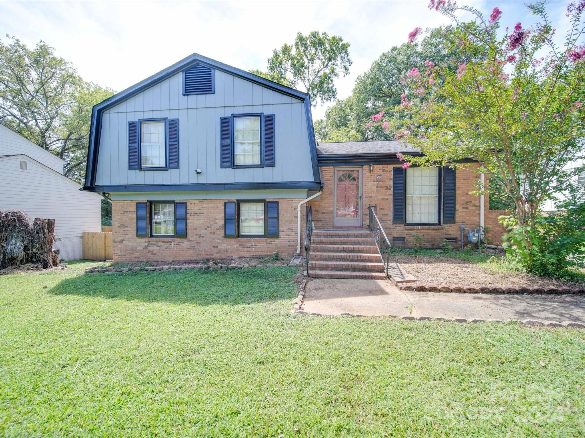 Stately Oak Ln, Mint Hill, NC 28227