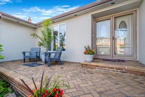 3452 Ocean Ave, Oceanside, NY, 11572-4328 | Card Image