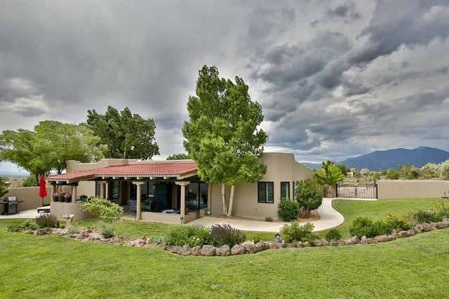 Juniper Rd, Taos, NM 87571
