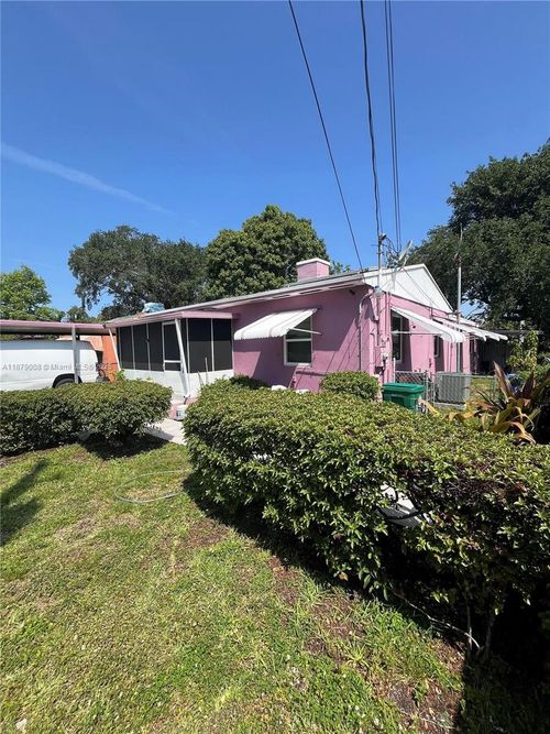 1733 Nw 40th St, Miami, FL, 33142-4855 | Card Image