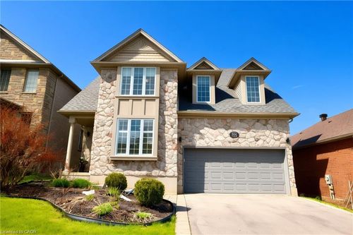 704 Zurich Dr, Waterloo, ON, N2V2S8 | Card Image