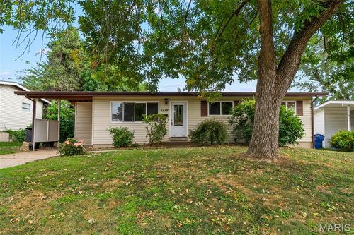 1270 Bobolink Dr, Florissant, MO, 63031-3602 | Card Image