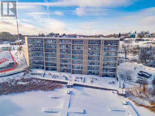 204 5th St N, Kenora, ON, P9N2N7 | Card Image