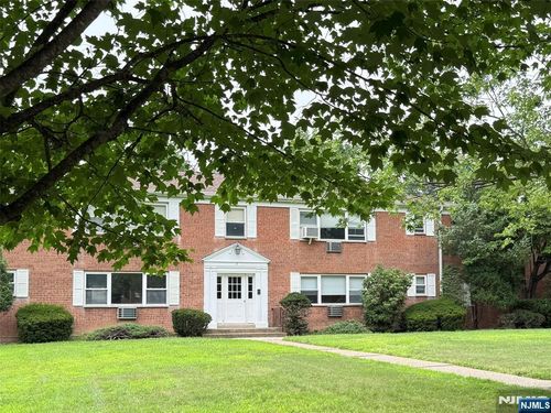 2 Rustic Cir, Montvale, NJ, 07645-1601 | Card Image