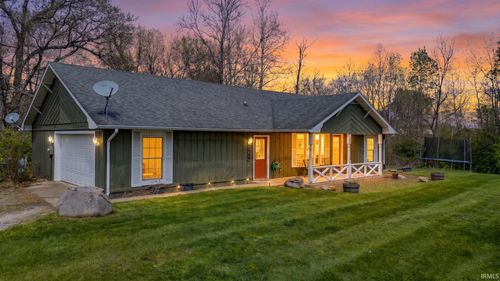 88 W Redelmans Lake Drive, New Castle, IN, 47362-9615 | Card Image