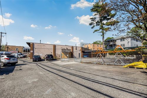 624 Saw Mill River Rd, Yonkers, NY, 10710-4009 | Card Image