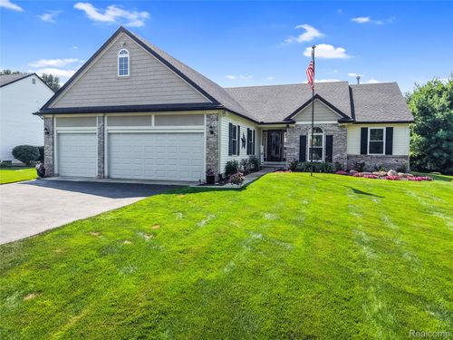 2905 Saddlebrook Ct, Pinckney, MI, 48169-8036 | Card Image