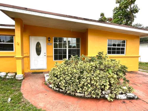 112 Newton Rd, West Park, FL, 33023-6170 | Card Image