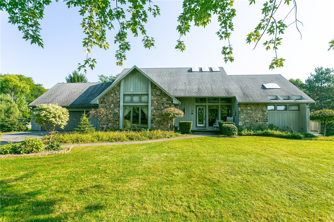 Fenimore Dr, Pittsford, NY 14534