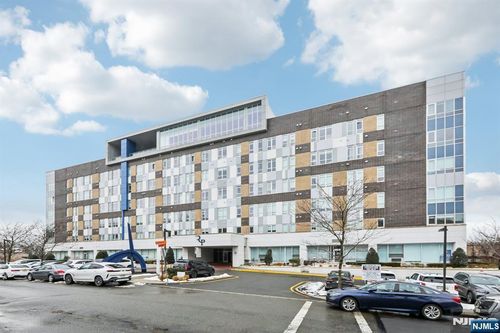 1 Executive, Fort Lee, NJ, 07024 | Card Image
