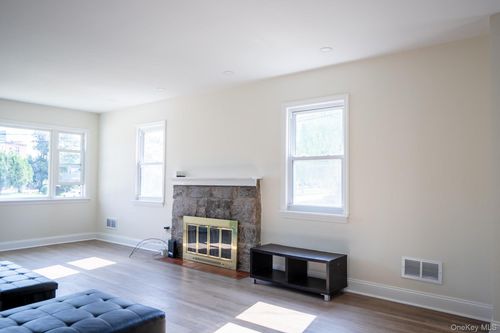 703 Jefferson St, Westbury, NY, 11590-3448 | Card Image