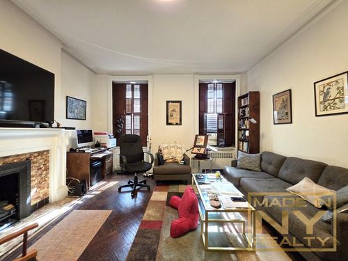 4a-23 E 93rd St, New York, NY, 10128-1930 | Card Image