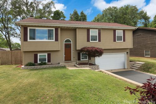 35066 Frontage Rd, Ingleside, IL, 60041-9391 | Card Image