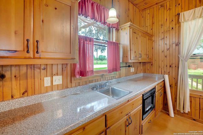 101 Ranch Rd, House other with 3 bedrooms, 3 bathrooms and null parking in Adkins TX | Image 49